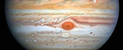 Астрономы озадачены ускорением ветров возле большого красного пятна Юпитера