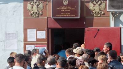 Как не стать нелегалом: в МВД РФ разъяснили процедуру постановки на учет для мигрантов