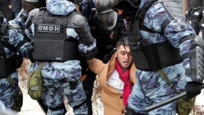 Жителя Владимира осудили по делу о толчке полицейского на митинге