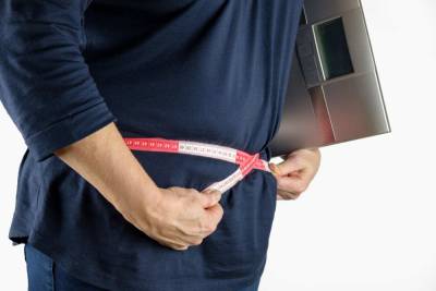 Врач Фус рассказала, что излишний жир на животе опасен для здоровья человека