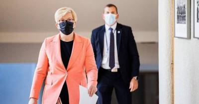 С пятницы в закрытых помещениях маски будут обязательными, решило правительство Литвы