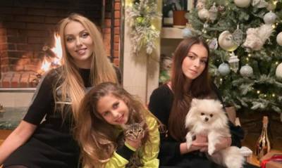 Полякова засветила модные луки своих дочерей, младшей досталось особенно: "Бомжик Валера"
