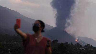 Авиакомпании возобновляют рейсы на Пальму, где извергается вулкан