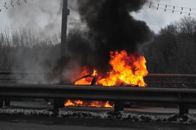 Загоревшийся в центре Москвы автомобиль потушили