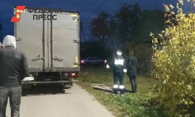 В Свердловской области СК проводит проверку после гибели ребенка под колесами грузовика