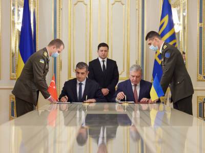 Украина и Турция подписали меморандум о создании учебно-испытательного центра по эксплуатации беспилотников