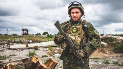 Захарова потребовала наложить эмбарго на поставки оружия на Украину