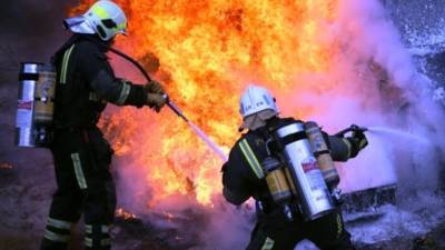 Двух человек госпитализировали после пожара в Ярославской области