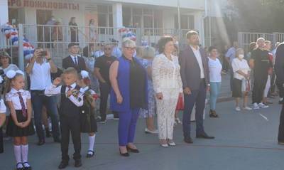 Министр культуры Крыма пришла на школьную линейку в прозрачном костюме