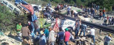 16 человек погибли в столкновении автобуса с грузовиком на севере Мексики