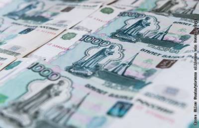 Рубль незначительно меняется к доллару и евро на фоне противоречивых сигналов
