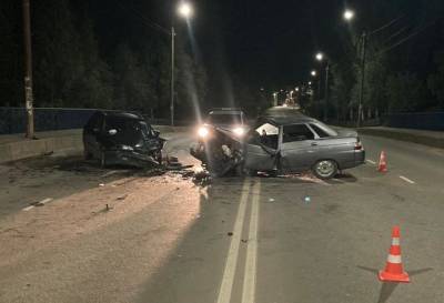 Двое водителей пострадали в ночном ДТП в Тверской области