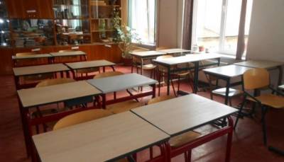 На Прикарпатье бастует почти тысяча учителей