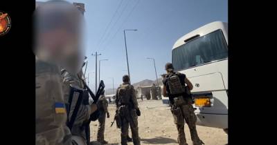 "Никто на такое не решался": военная разведка показала кадры эвакуации из Кабула (видео)