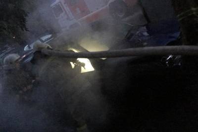 Mercedes-Benz и Toyota Camry сгорели ночью в Екатеринбурге