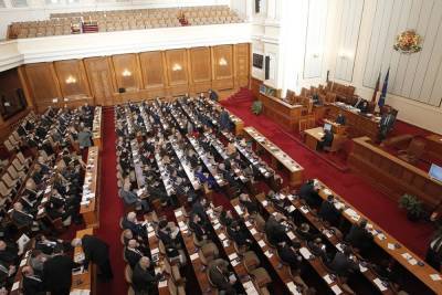Болгарию ожидают третьи за год парламентские выборы