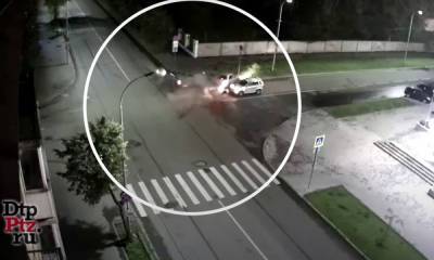 Жесткое ДТП в Петрозаводске: столкнулись два автомобиля, задев еще одну машину и дорожный знак