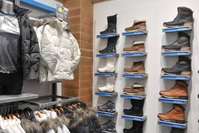 Россияне массово начали покупать зимнюю одежду