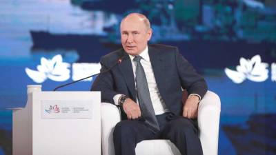 Путин заявил о возвращении экономической жизни в России в привычное русло