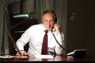 Владимир Путин - Ангела Меркель - Сергей Брилев - Путин заявил, что не пользуется мобильным телефоном и не похож на Меркель - tvc.ru - Германия