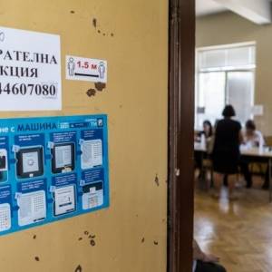 В Болгарии состоятся третьи за год парламентские выборы