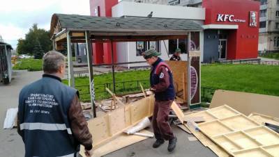 В трёх районах Петербурга снесли нелегальные торговые павильоны