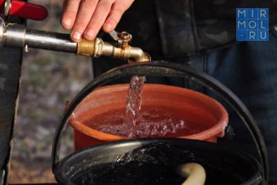 В Буйнакске организовали подвоз питьевой воды жителям города