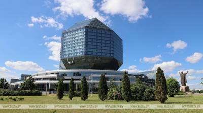 С панорамами, зданиями и знакомыми улицами: в НББ представят выставку "Самобытный Минск"