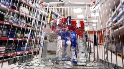 Грабитель-рецидивист похитил две бутылки водки из магазина в Марьине