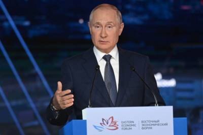 Путин заявил, что экономическая жизнь в России входит в привычное русло