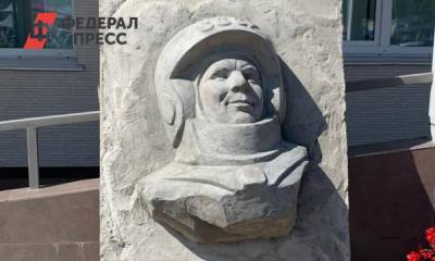 Забытому в песках памятнику Гагарину вернули прежний вид