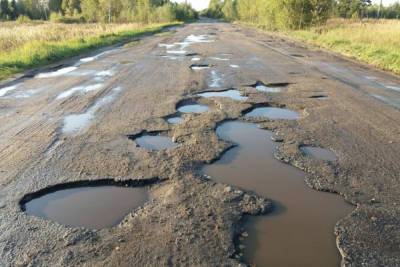 Прокуратура заставила заделать ямы на дороге в Тверской области