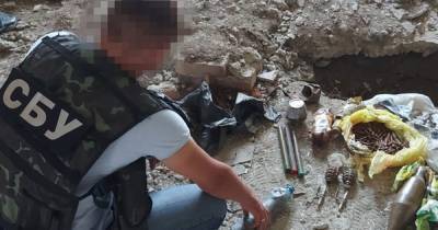 На Луганщине нашли тайник боевиков со взрывчаткой и детонаторами (ФОТО)