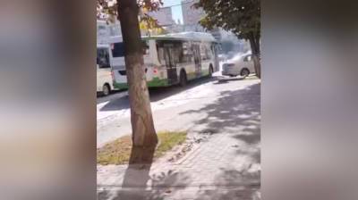 В центре Воронежа задымился автобус №9кс