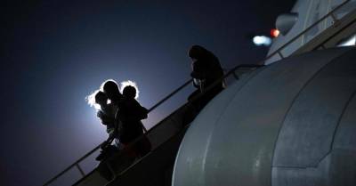 Около 17 000 афганцев в Германии ждут вылета в США