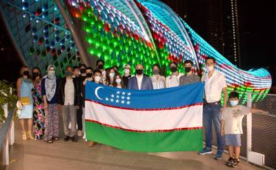 Знаменитые архитектурные достопримечательности Куала-Лумпура окрасились в цвета флага Узбекистана