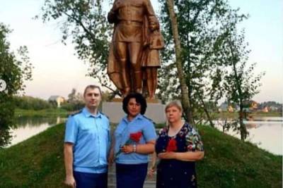 Прокуроров прифотошопили на фото с возложением цветов в Алтайском крае