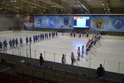 Белгородские хоккеисты выиграли у липецких сверстников