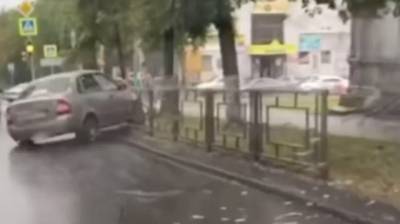 Соцсети: пензенские водители разучились ездить во время дождя
