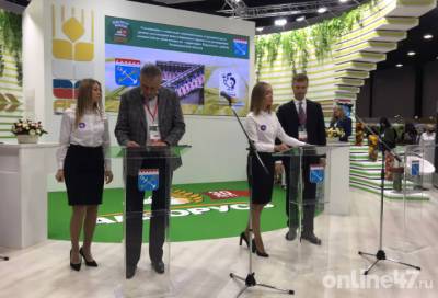 В Шушарах на выставке «АГРОРУСЬ-2021» Александр Дрозденко подписал новые соглашения о развитии птицеводства