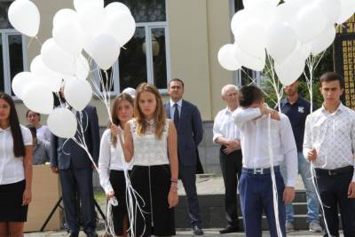 В школах, колледжах и вузах проходят акции в память о жертвах теракта в Беслане – Учительская газета