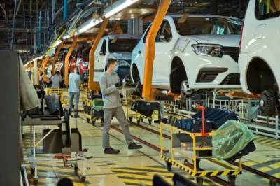 «АвтоВАЗ» из-за дефицита запчастей сократил продажи на 32,6%