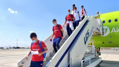Сборная России прибыла на Кипр на матч отбора ЧМ-2022