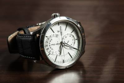 В Рязани у мужчины украли наручные часы за 100 тысяч рублей