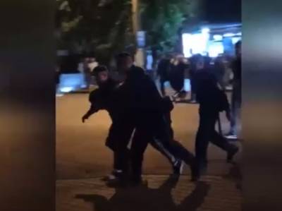 Драка завязалась на День Одессы, молодые люди выкрикивали гимн и не только: видео задержания
