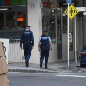 В Новой Зеландии на посетителей ТЦ напал вооруженный мужчина