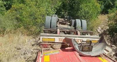 Иранский грузовик сорвался в ущелье близ Мегри - водитель погиб