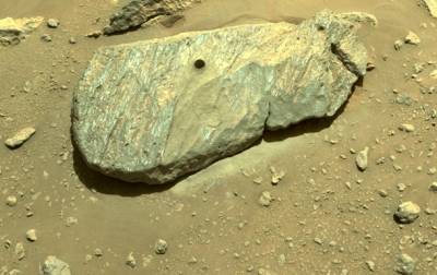 Марсоход NASA добыл первый образец породы