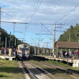 На Киевщине поезд сбил подростка: открыто уголовное производство