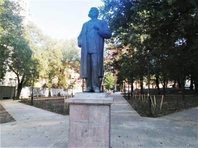 В Садовый сквер Выборга вернули памятник Максиму Горькому — фото
